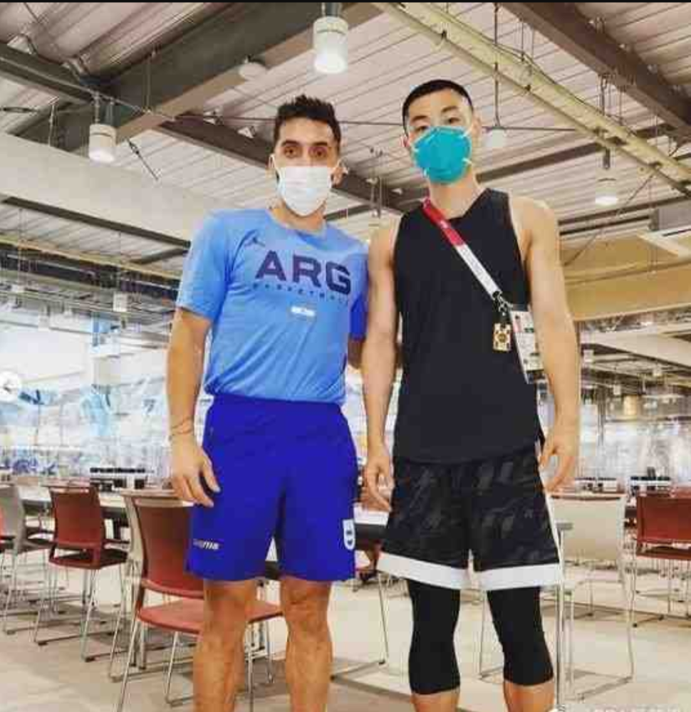 掘金轻取尼克斯，高诗岩带队取胜