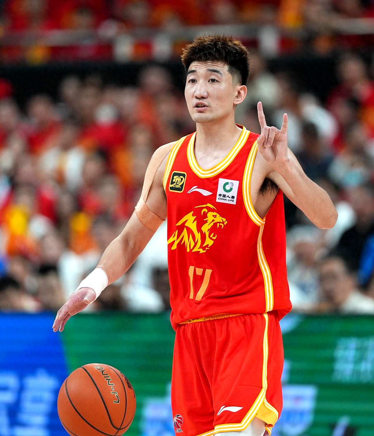 新疆队逆转凯尔特人,孙铭徽高光表现 新疆队逆转凯尔特人,孙铭徽高光表现