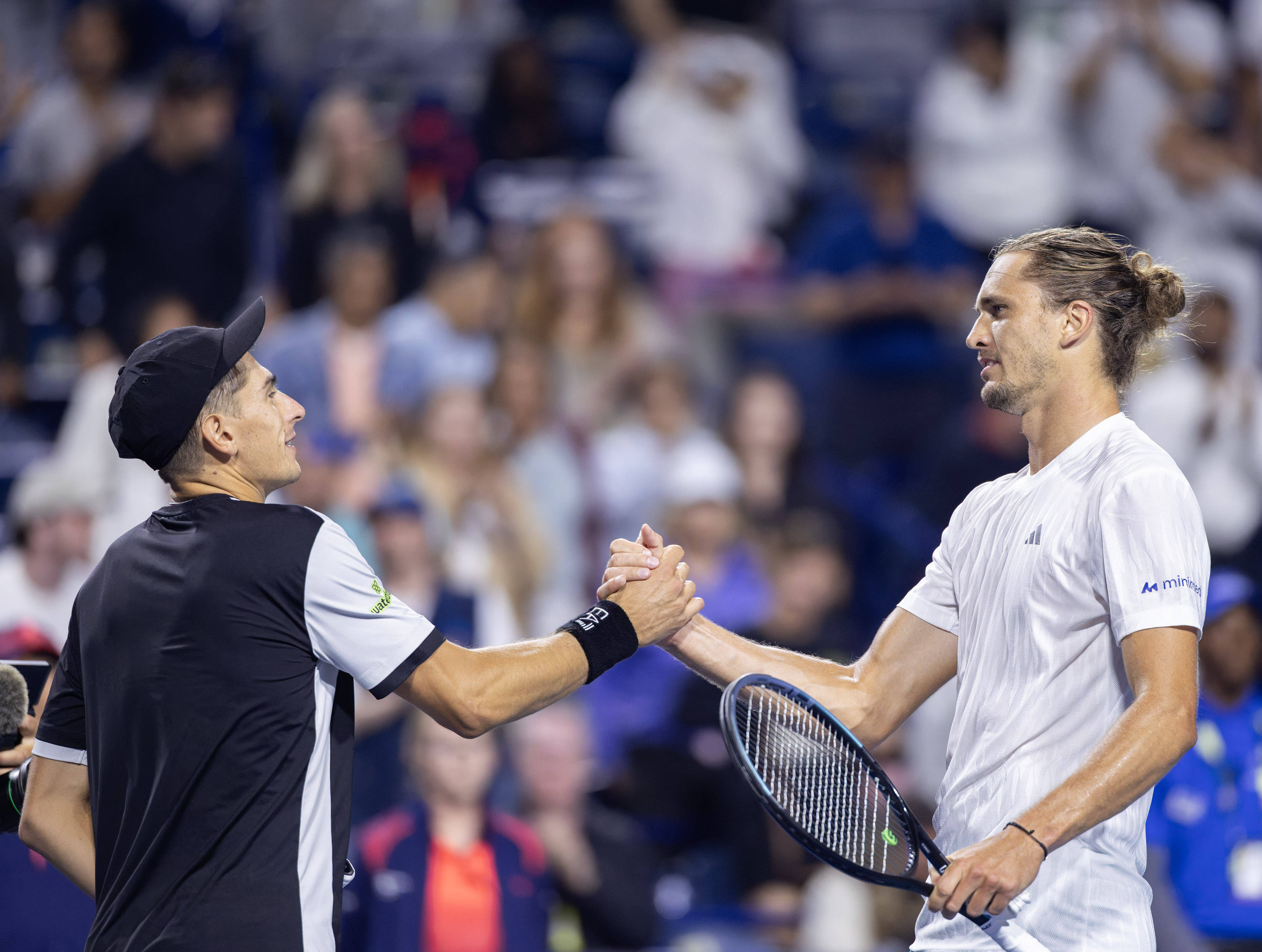 戴维斯杯险胜联合杯，兹维列夫扛起全队