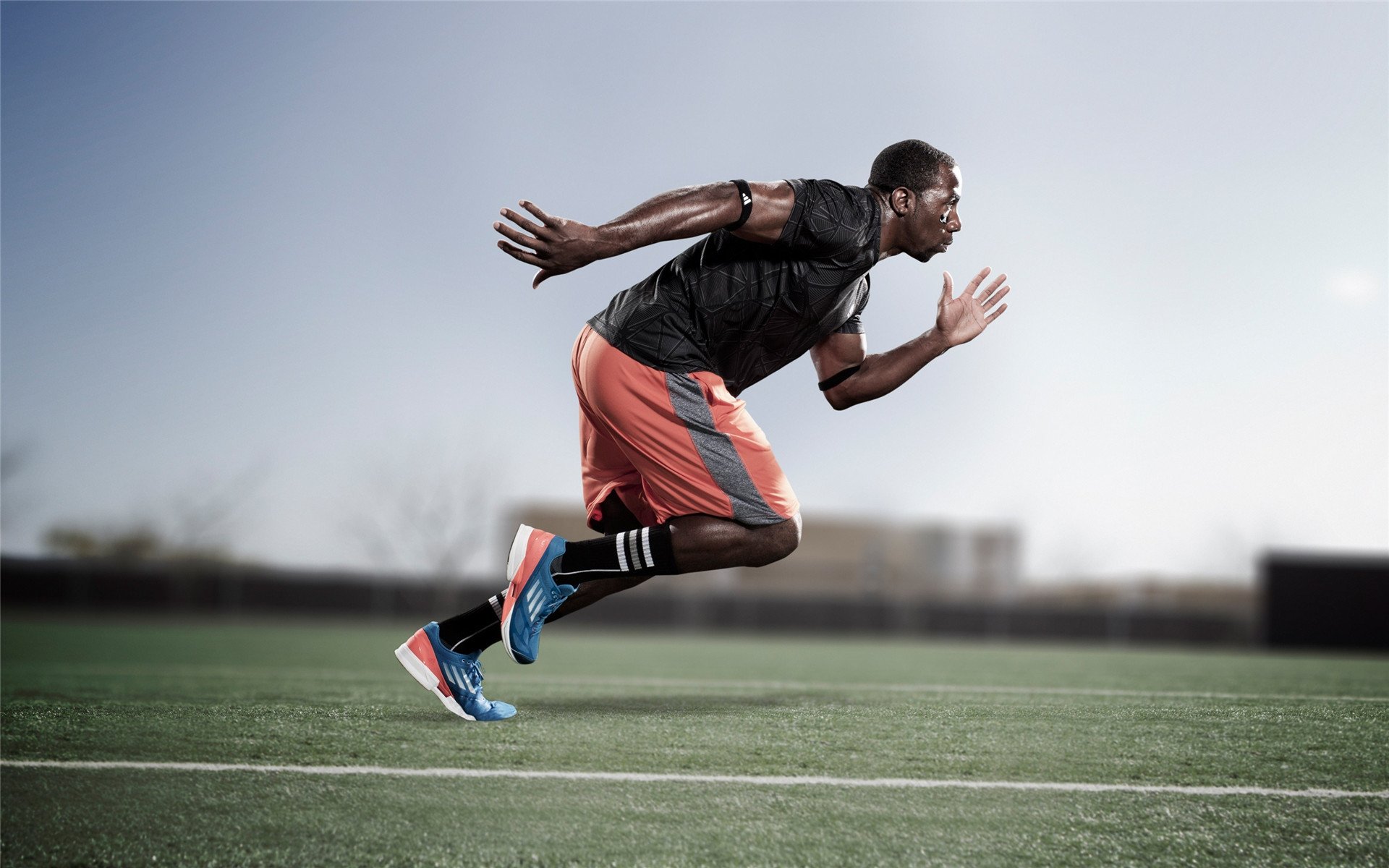 速度与坚韧，F1年度争冠焦点战与马刺强势拿下老鹰的双重启示