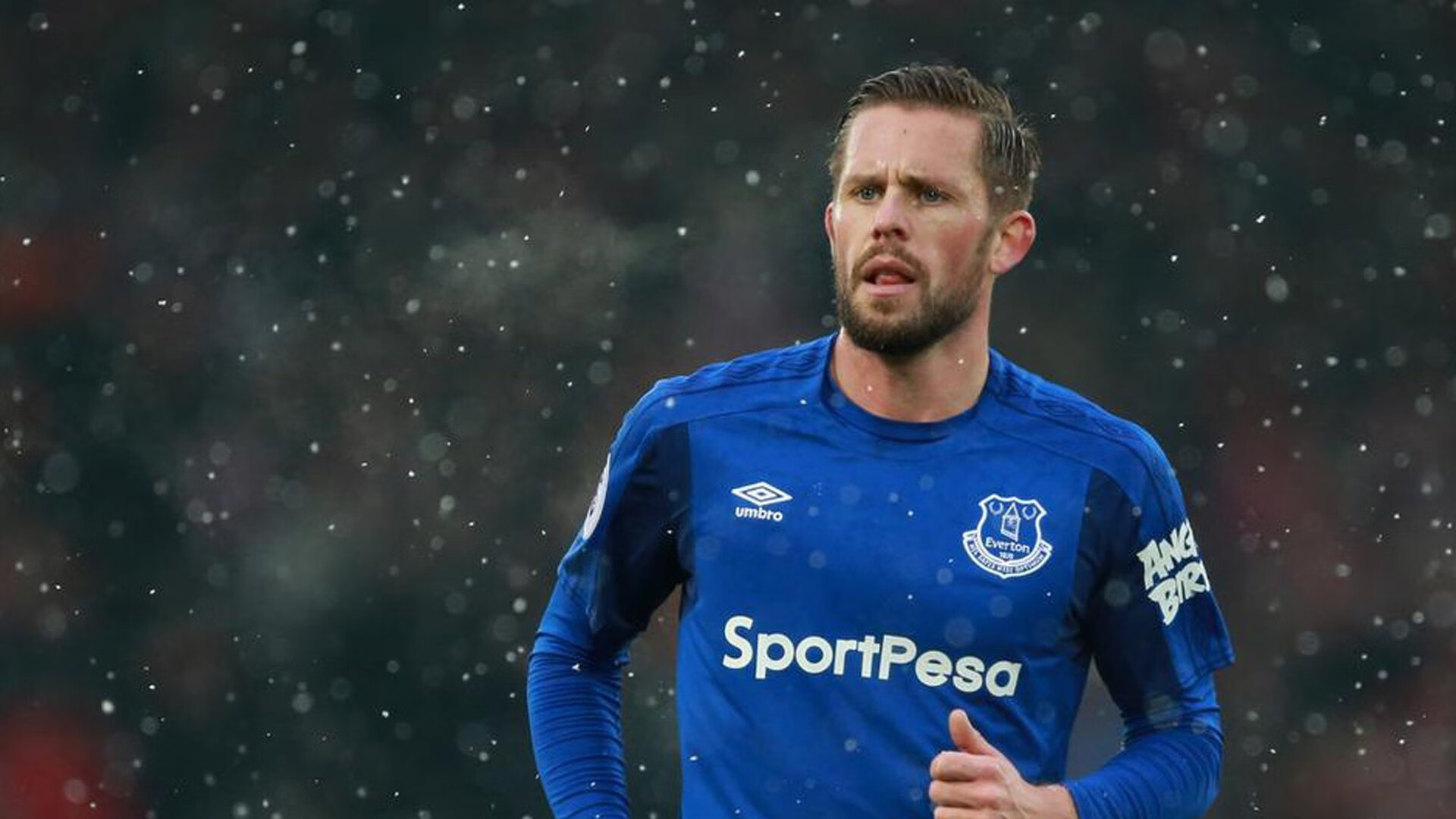 F1年度争冠焦点战，切尔西加时取胜哥伦比亚，当赛道轰鸣与绿茵呐喊在命运转角共振