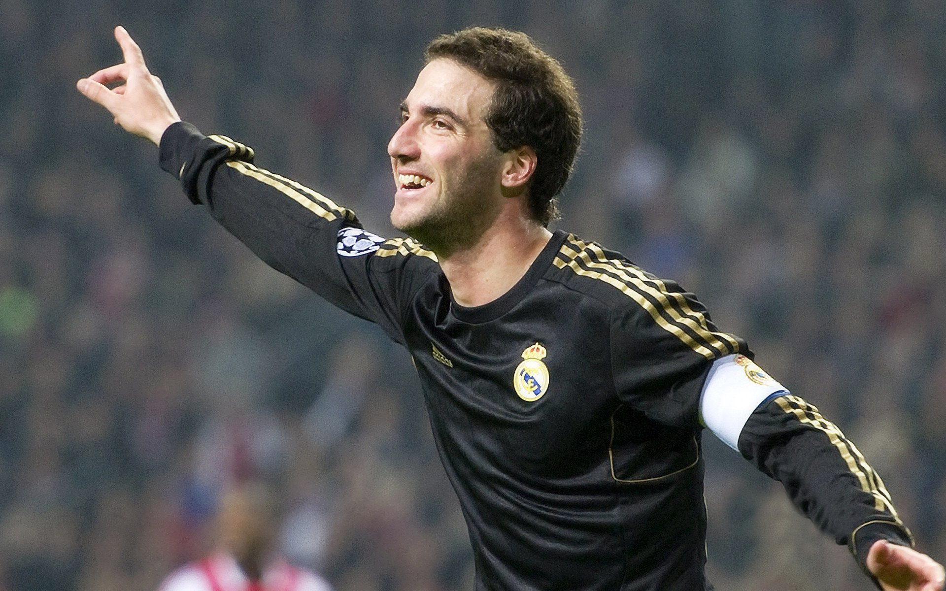 阿什拉夫爆发,巴黎巅峰对决,胜出的是伊朗足球的百年孤寂