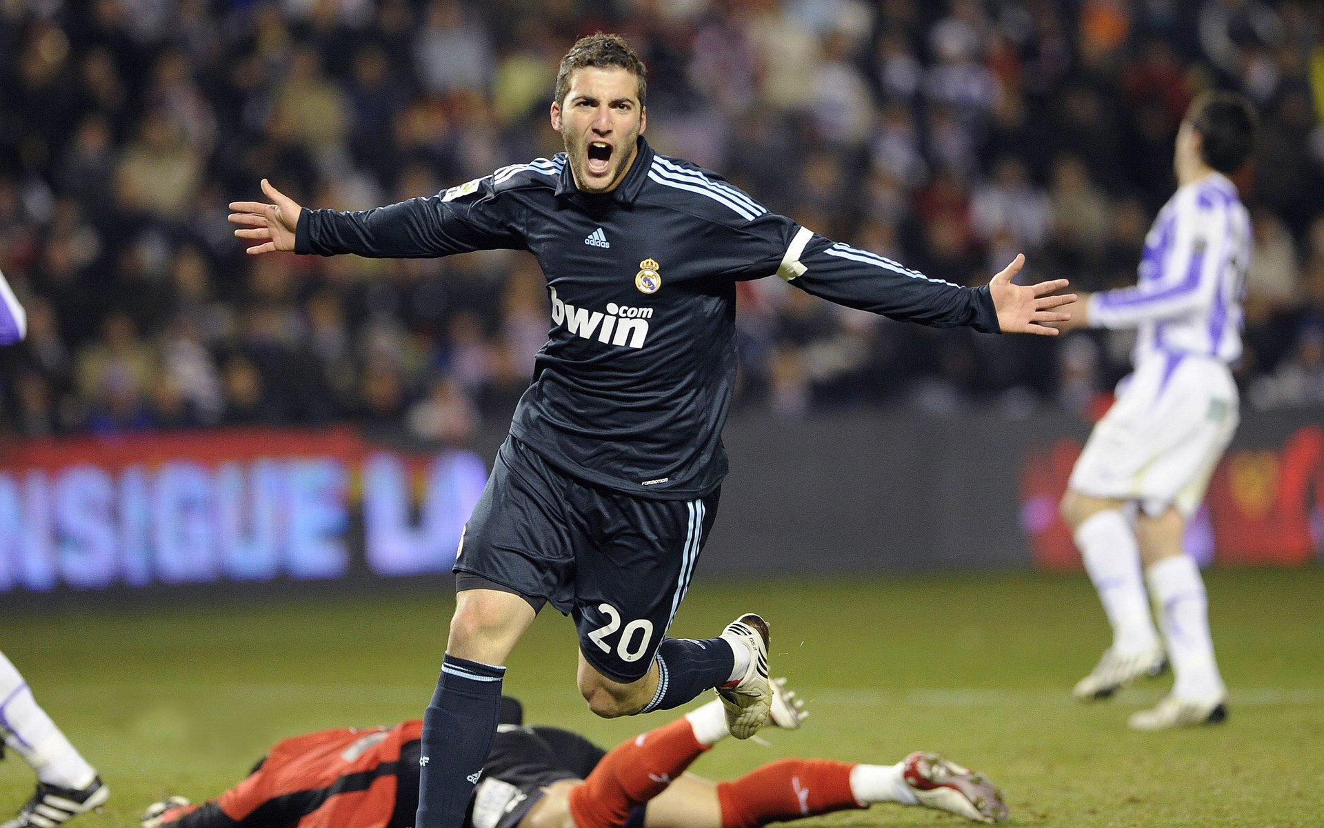 绝杀！智利黄金一代的最后怒吼，击碎莱比锡红牛的精密机器